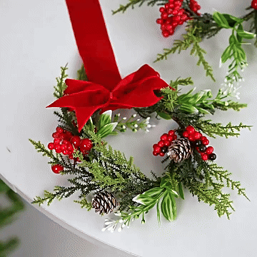 The FestiveFarmhouse Wreath Set - Christmas Charm in a 6-Pack + 50% OFF